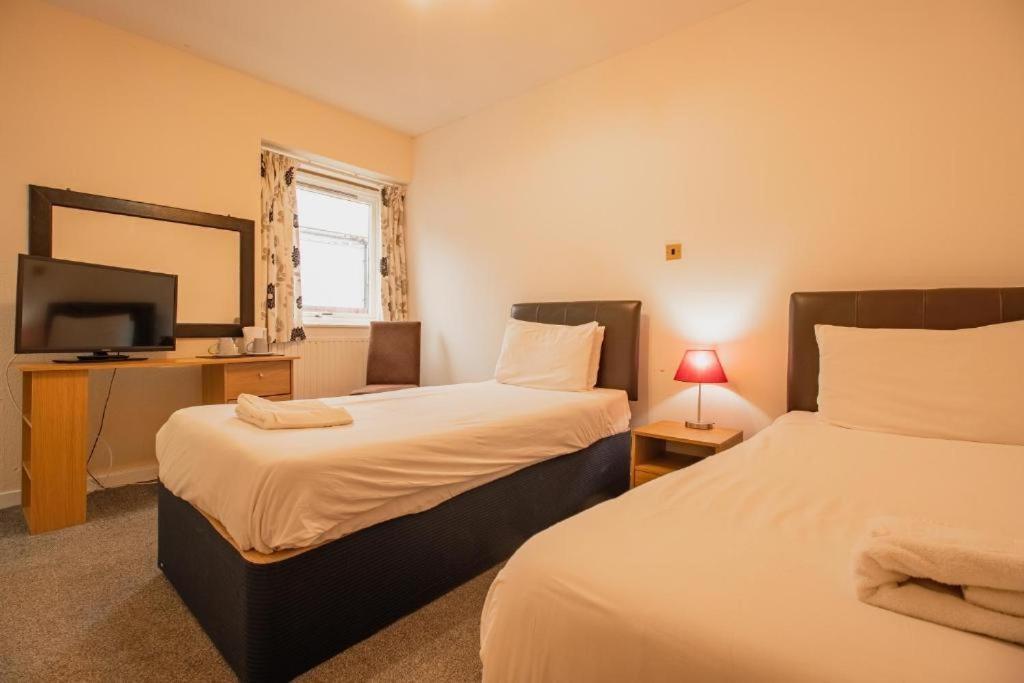 The Ben Mhor Hotel, Bar & Restaurant Grantown-on-Spey Экстерьер фото