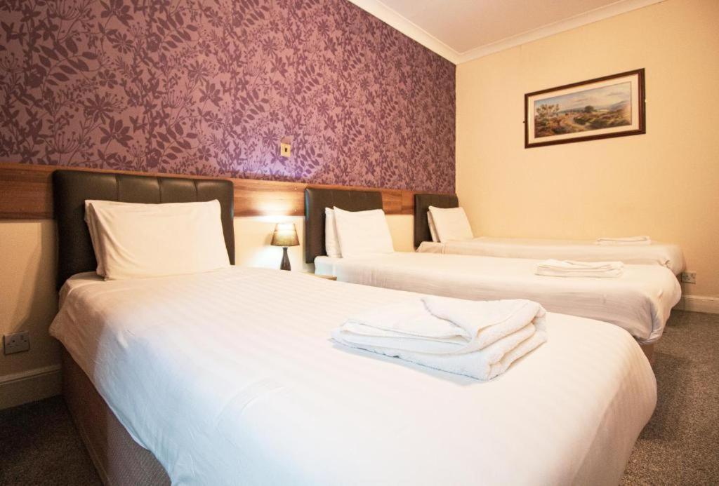 The Ben Mhor Hotel, Bar & Restaurant Grantown-on-Spey Экстерьер фото