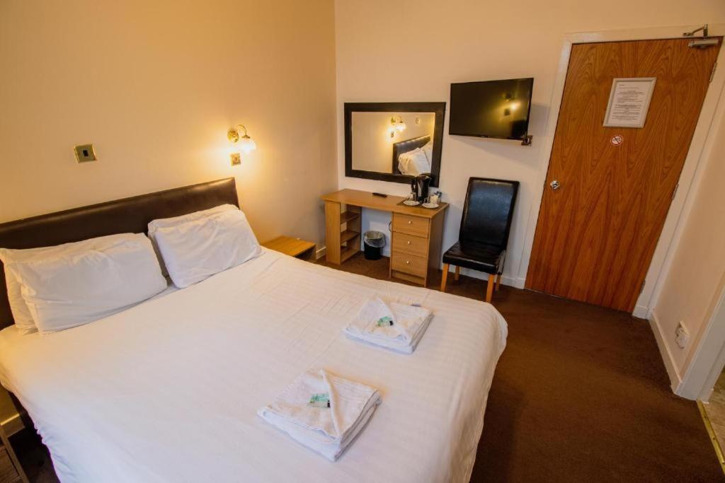 The Ben Mhor Hotel, Bar & Restaurant Grantown-on-Spey Экстерьер фото