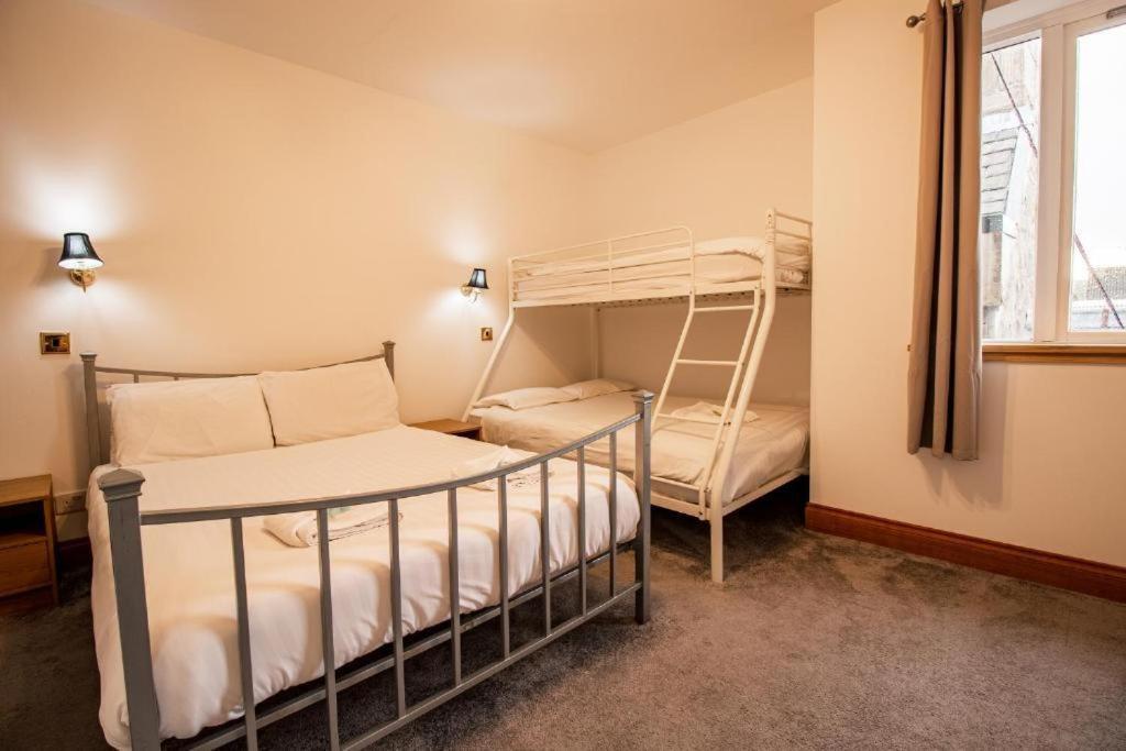 The Ben Mhor Hotel, Bar & Restaurant Grantown-on-Spey Экстерьер фото