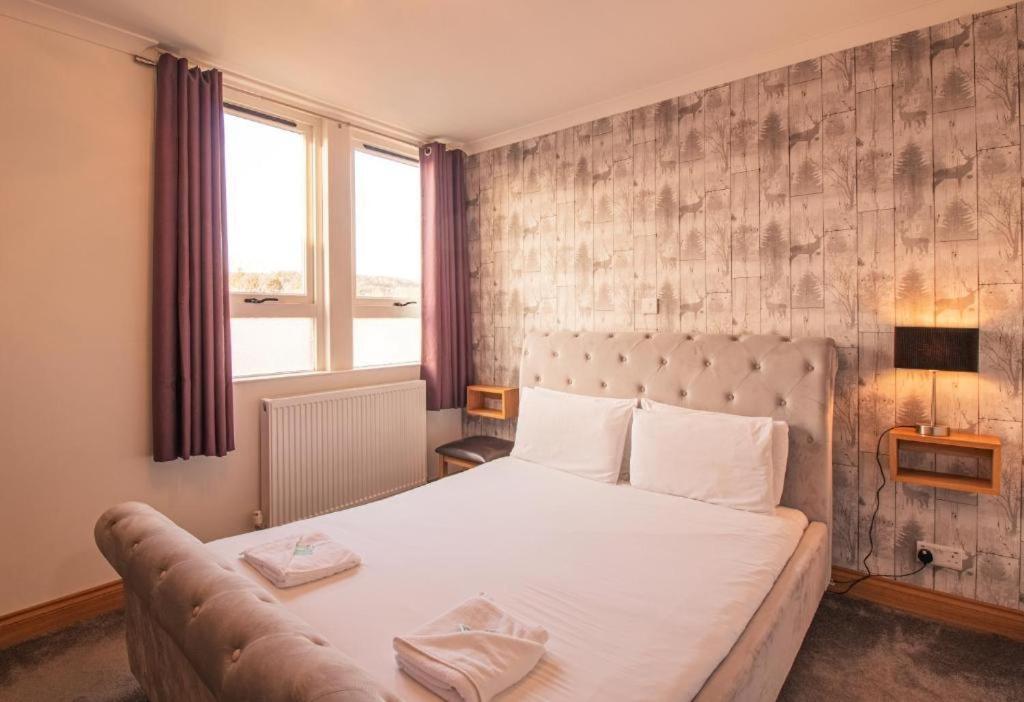 The Ben Mhor Hotel, Bar & Restaurant Grantown-on-Spey Экстерьер фото