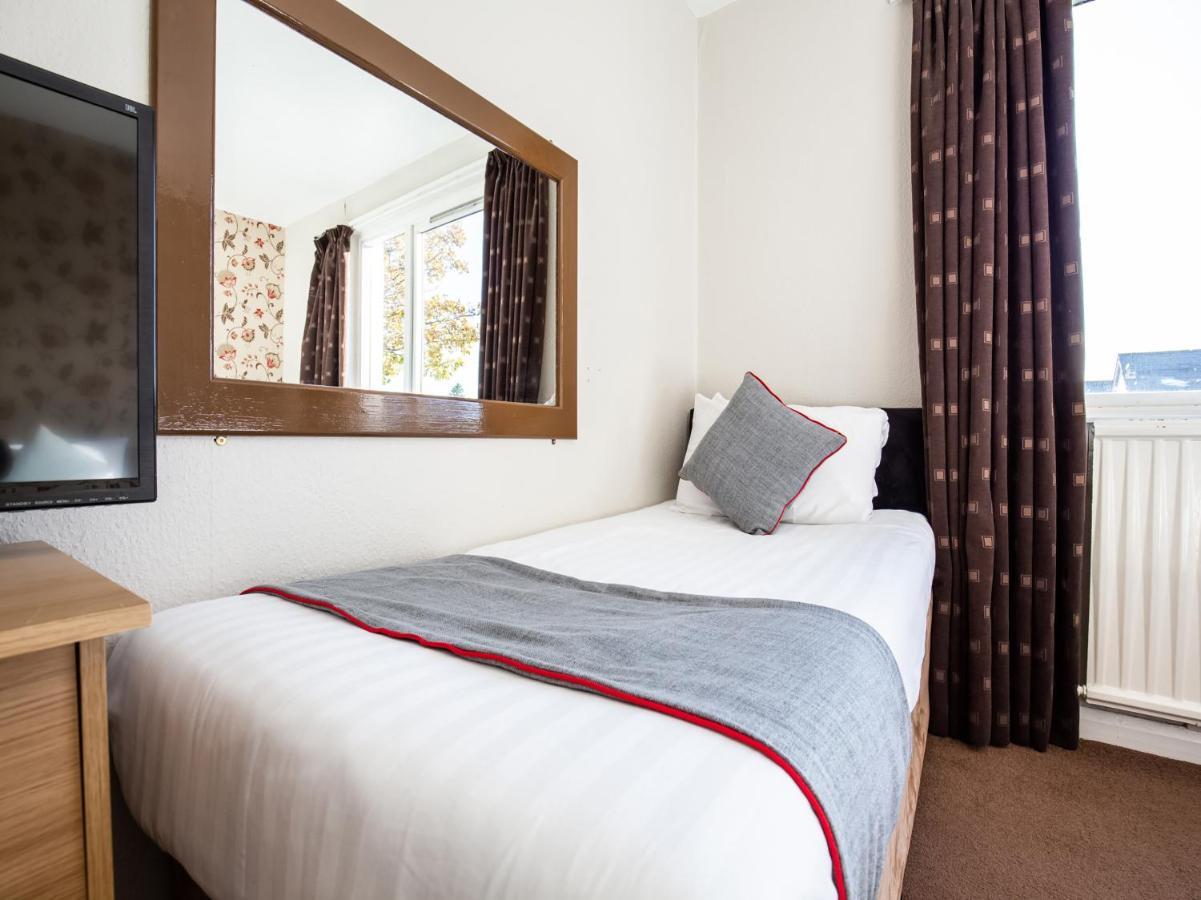 The Ben Mhor Hotel, Bar & Restaurant Grantown-on-Spey Экстерьер фото