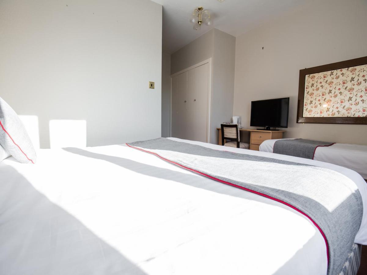 The Ben Mhor Hotel, Bar & Restaurant Grantown-on-Spey Экстерьер фото