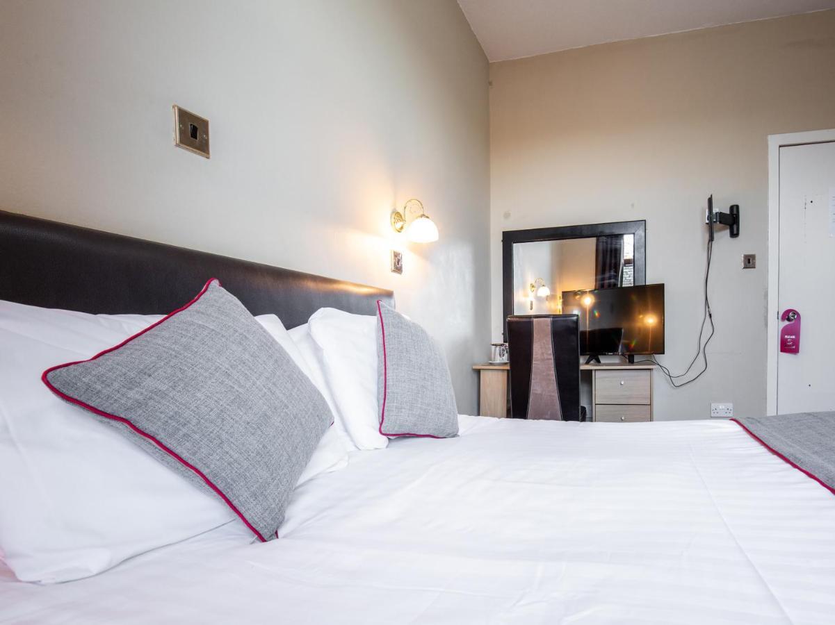 The Ben Mhor Hotel, Bar & Restaurant Grantown-on-Spey Экстерьер фото