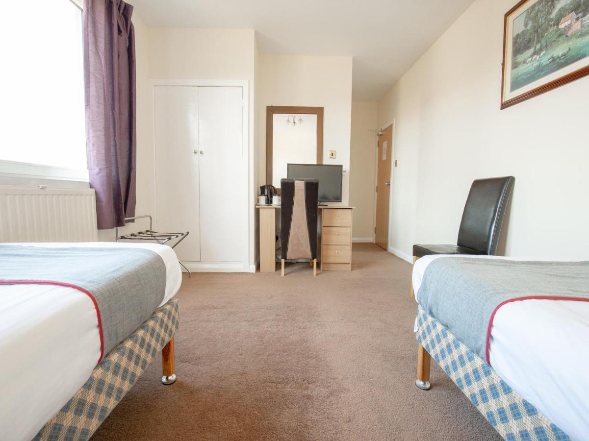 The Ben Mhor Hotel, Bar & Restaurant Grantown-on-Spey Экстерьер фото