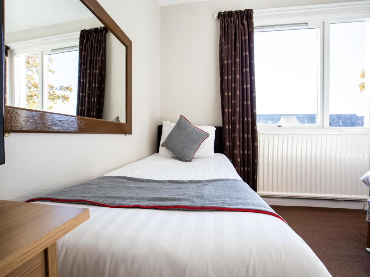 The Ben Mhor Hotel, Bar & Restaurant Grantown-on-Spey Экстерьер фото
