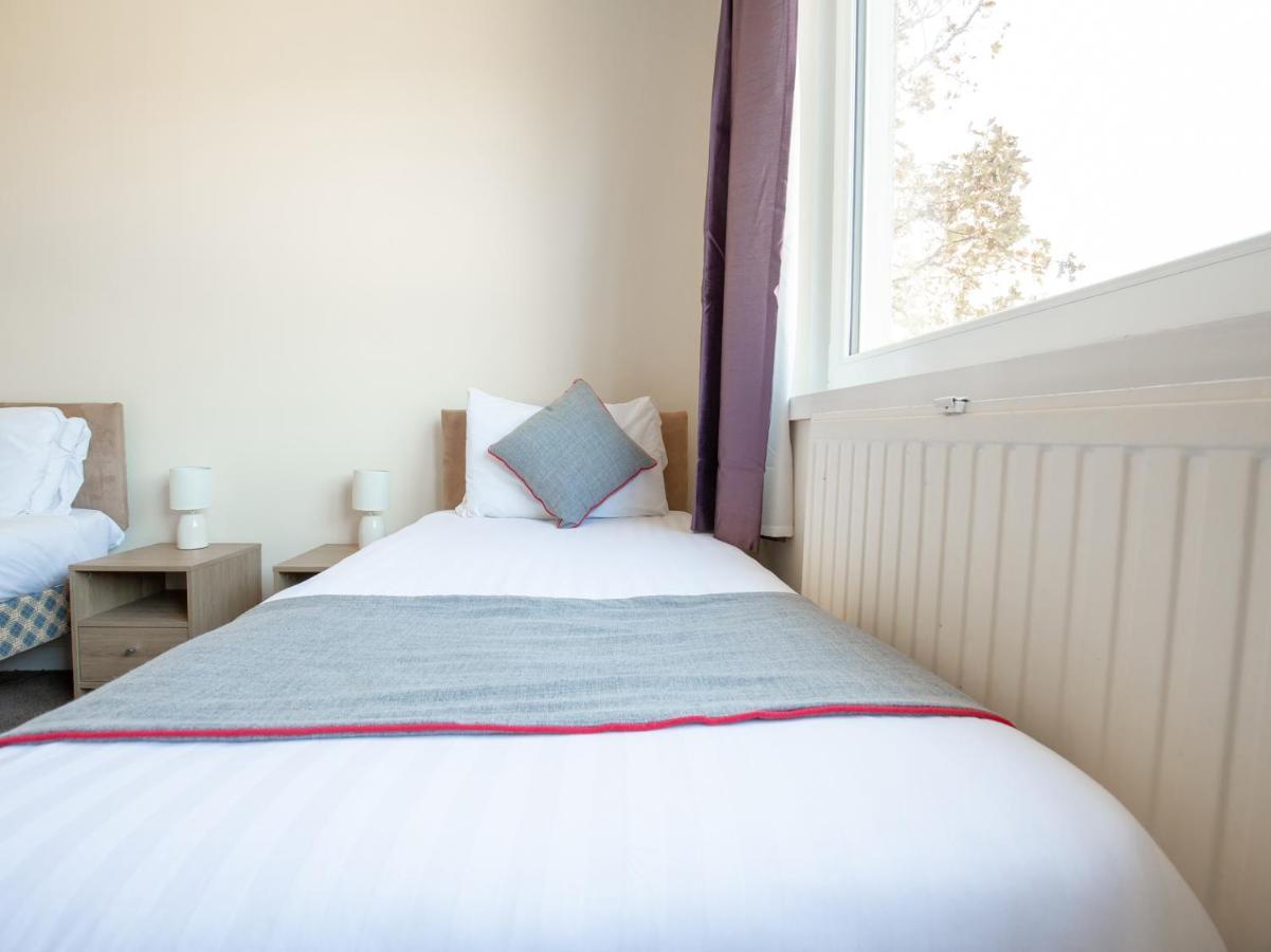The Ben Mhor Hotel, Bar & Restaurant Grantown-on-Spey Экстерьер фото